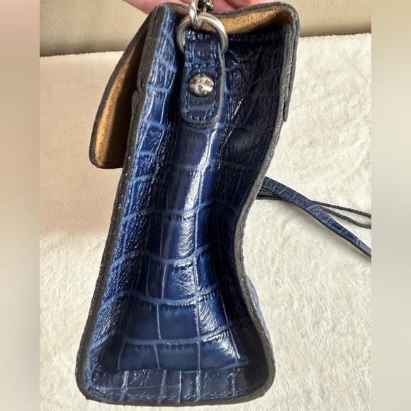 Patricia Nash Blue Leather Croc-Embossed Crossbody Bag Stylish Hardware - Picture 13 of 16